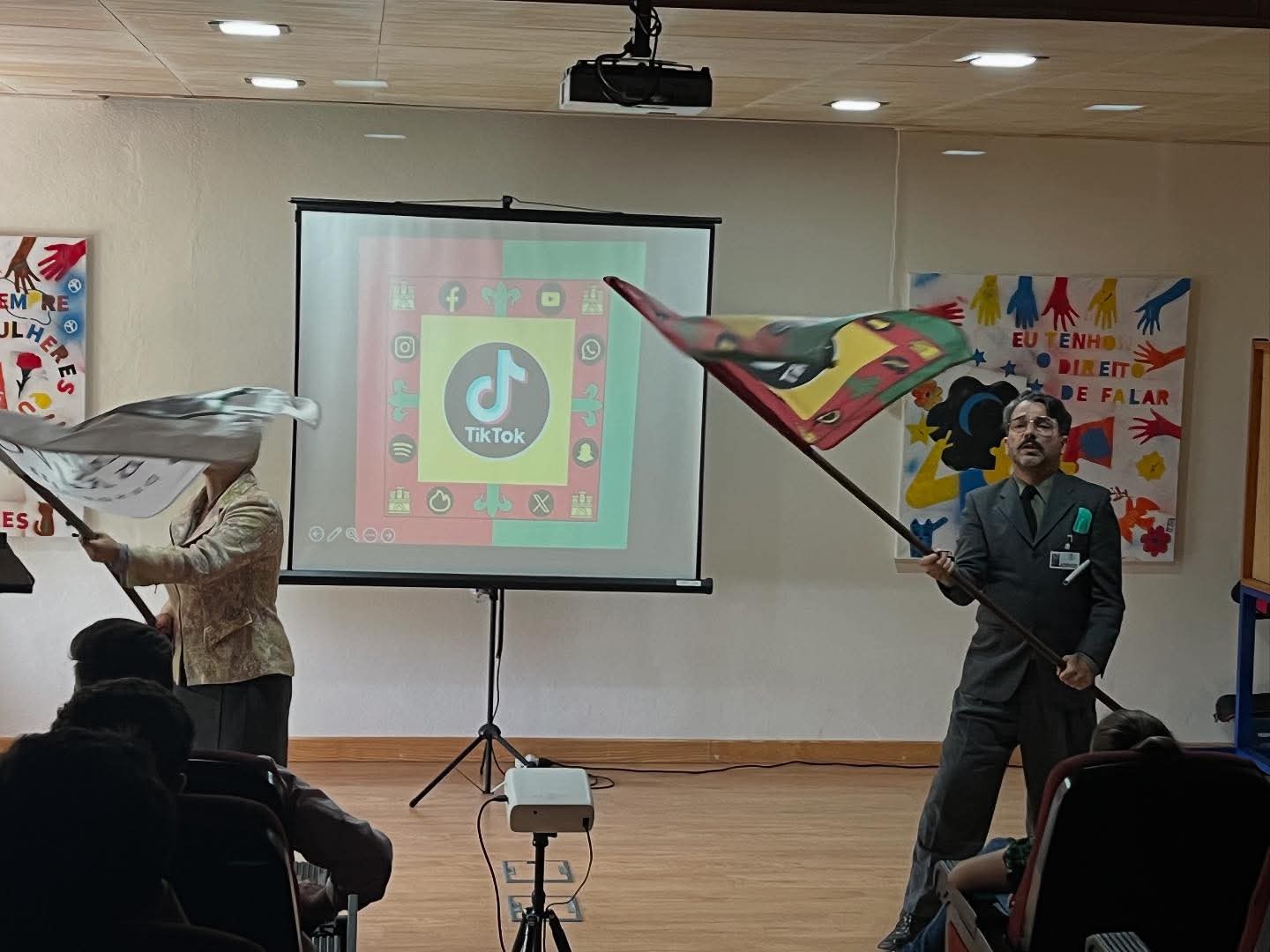 “Convocatória – Deus, Pátria e Tik Tok” na EB 2/3 do Tortosendo